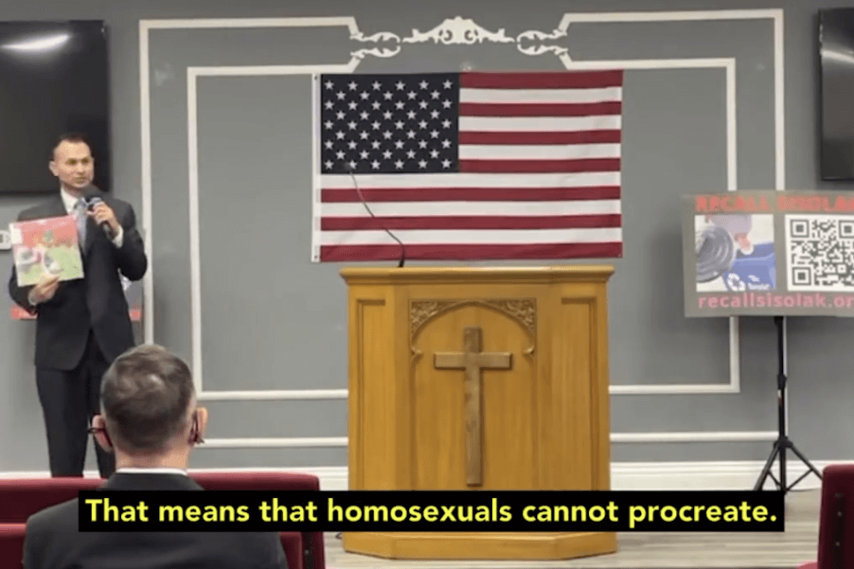 "Essere gay è incostituzionale perché gli omosessuali non possono procreare" - John Carlo - Gay.it