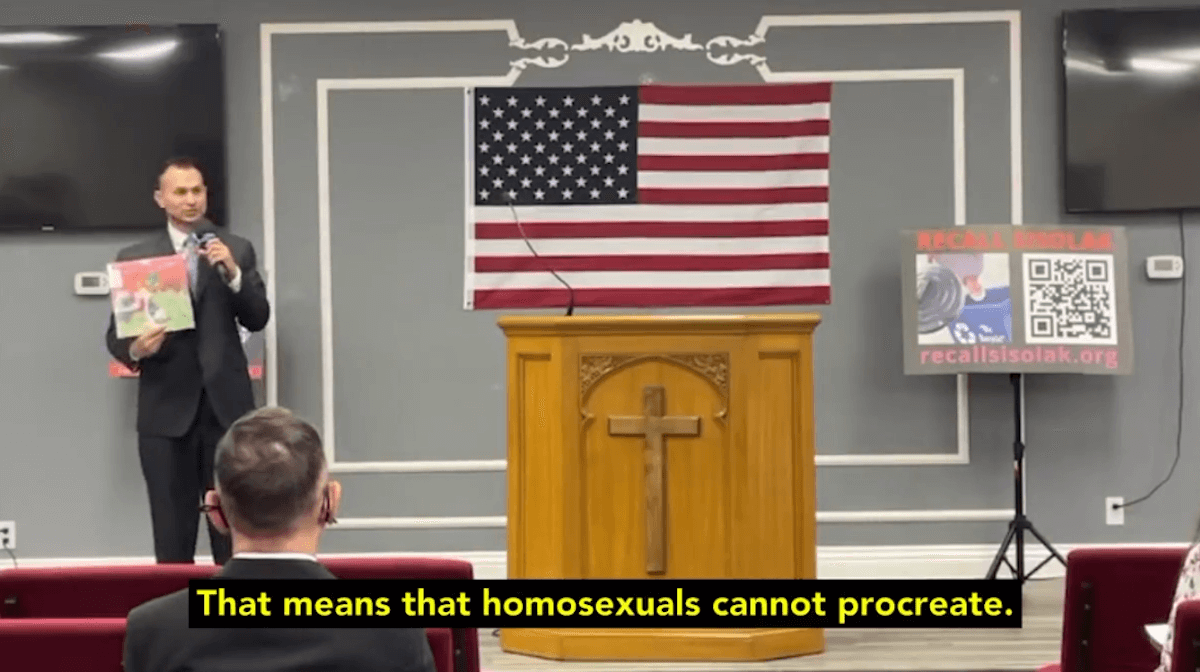 “Essere gay è incostituzionale perché gli omosessuali non possono procreare”