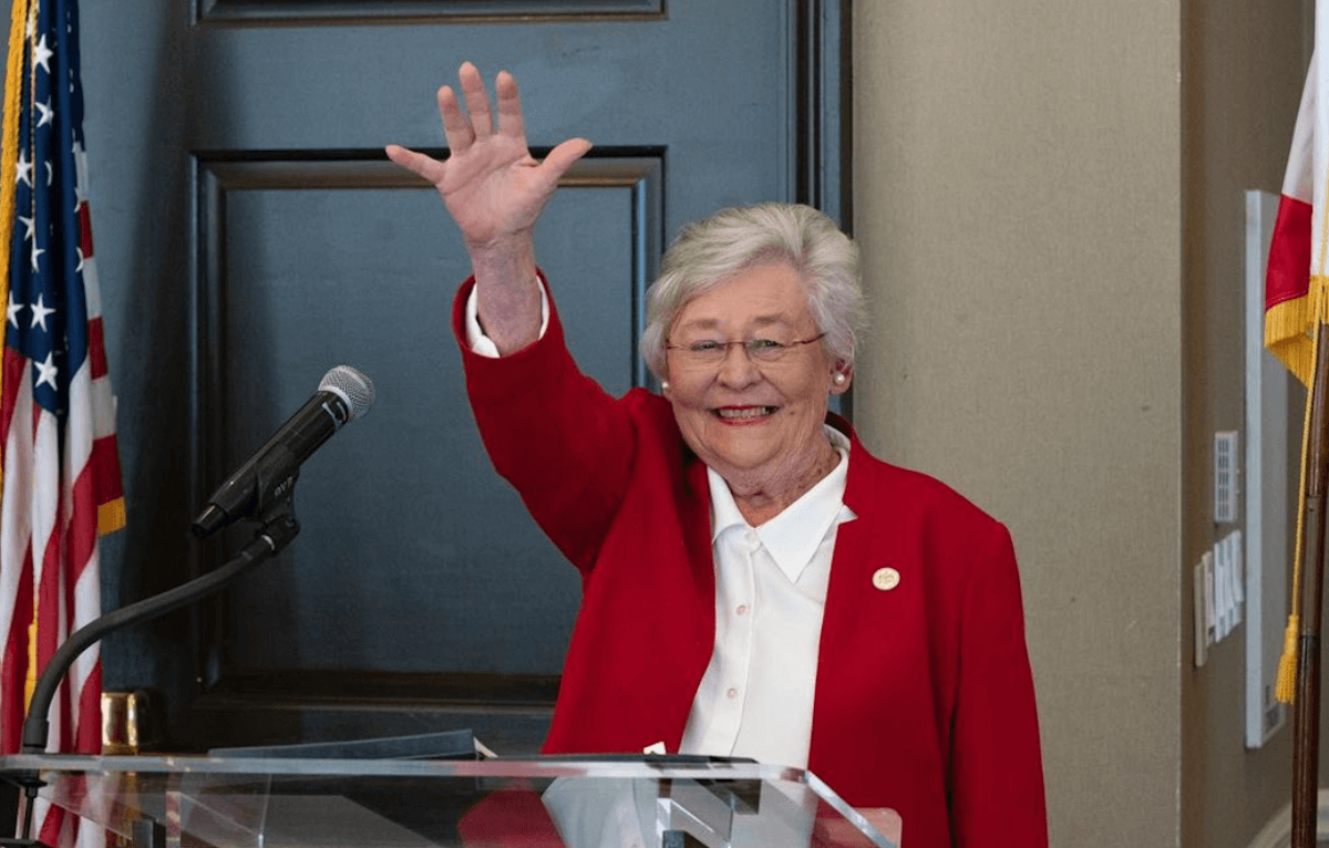 Alabama, firmata la legge più transfobica di sempre