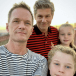 Neil Patrick Hars e David Burtka, 18 anni d'amore per la famiglia arcobaleno più celebre d'America - Thumbnail