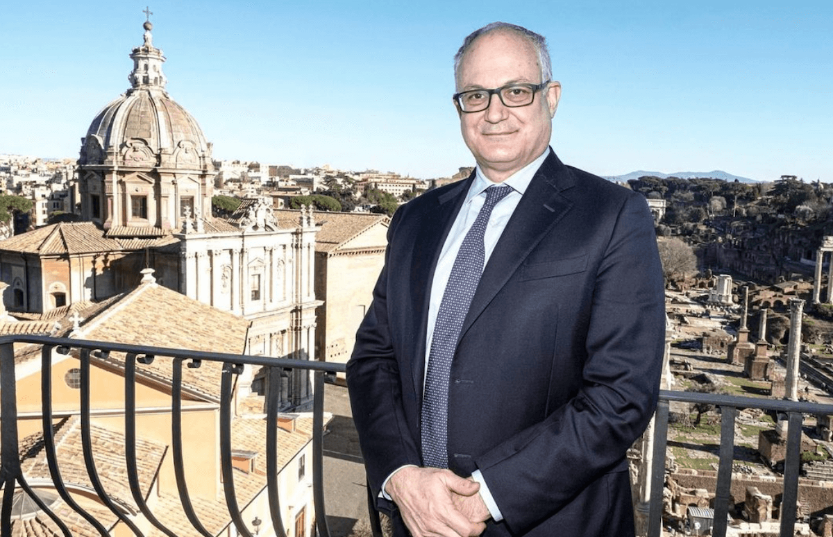 Roma, il sindaco Gualtieri non trascrive atto di nascita con due mamme formato all’estero: “Siamo increduli”