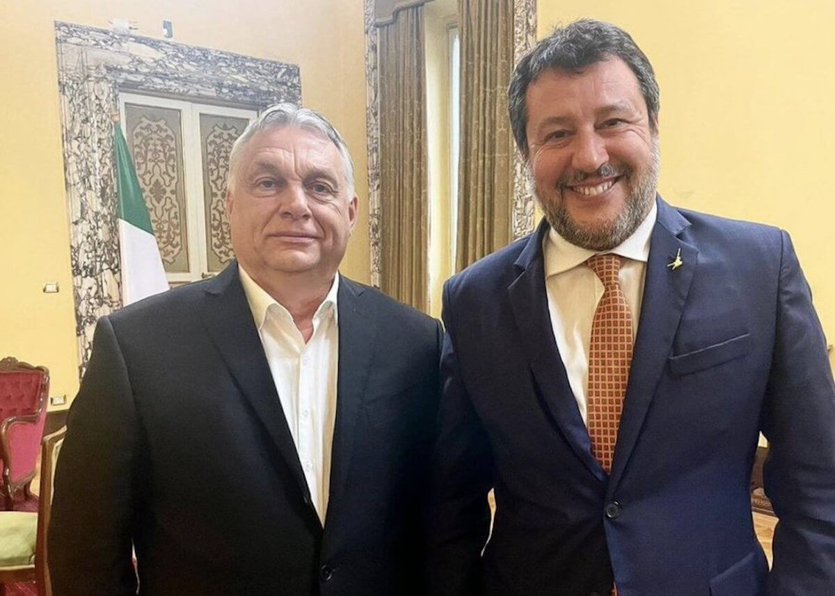 Meloni, Salvini, Berlusconi e le amicizie omotransfobiche della destra italiana - Salvini abbraccia Orban - Gay.it