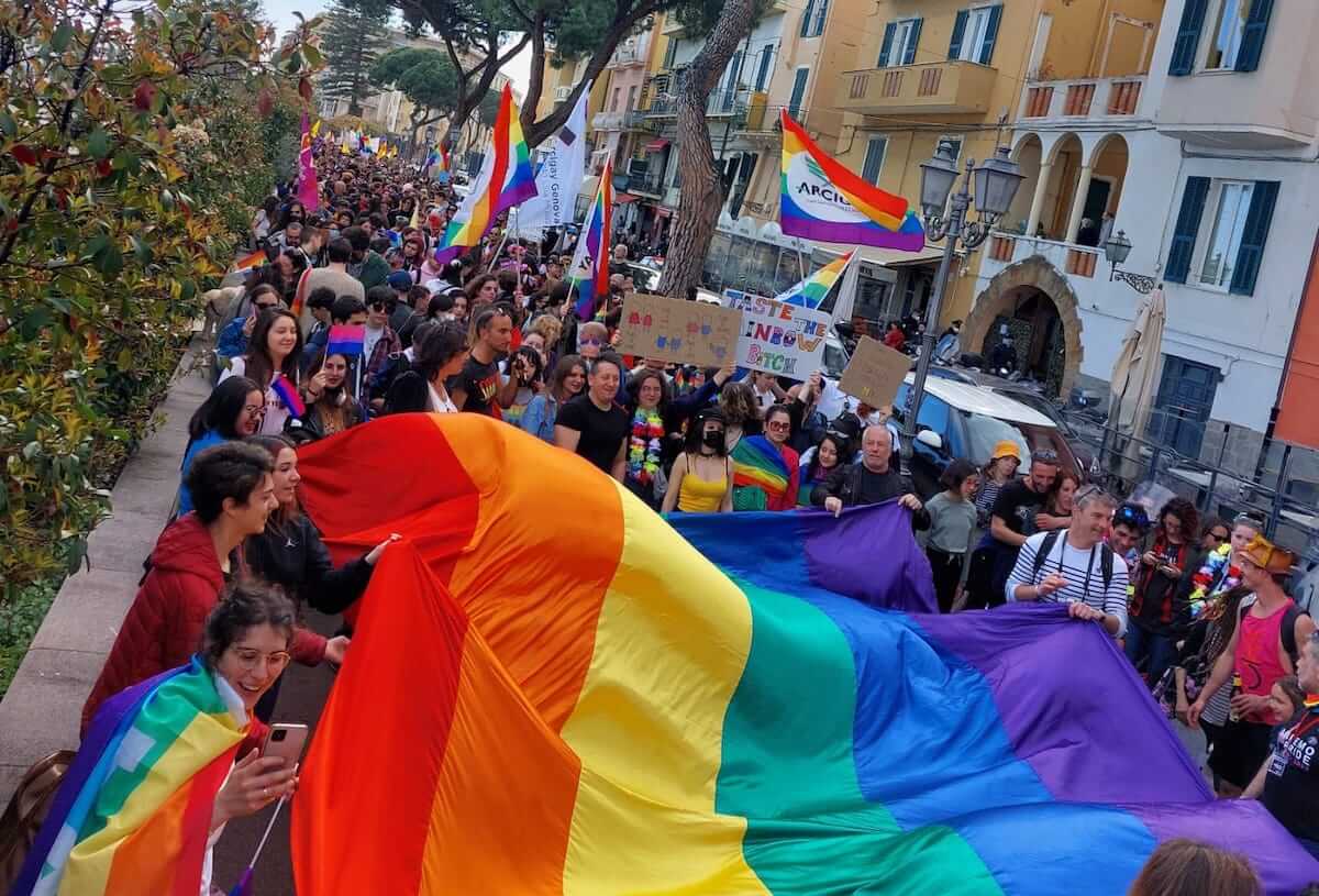 Sanremo Pride 2022, in 3000 hanno dato il via all’Onda Pride – VIDEO
