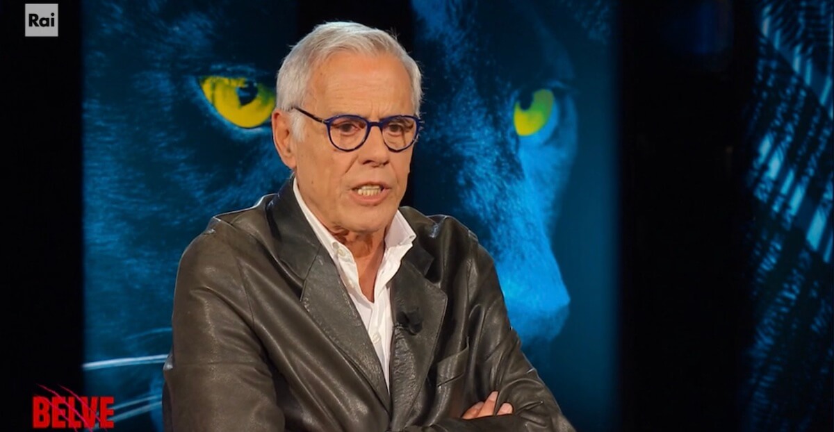 Teo Teocoli a Belve: “Negli anni ’60 c’erano dei travestiti da perdere la testa, Amanda Lear me la sarei fatta” – VIDEO