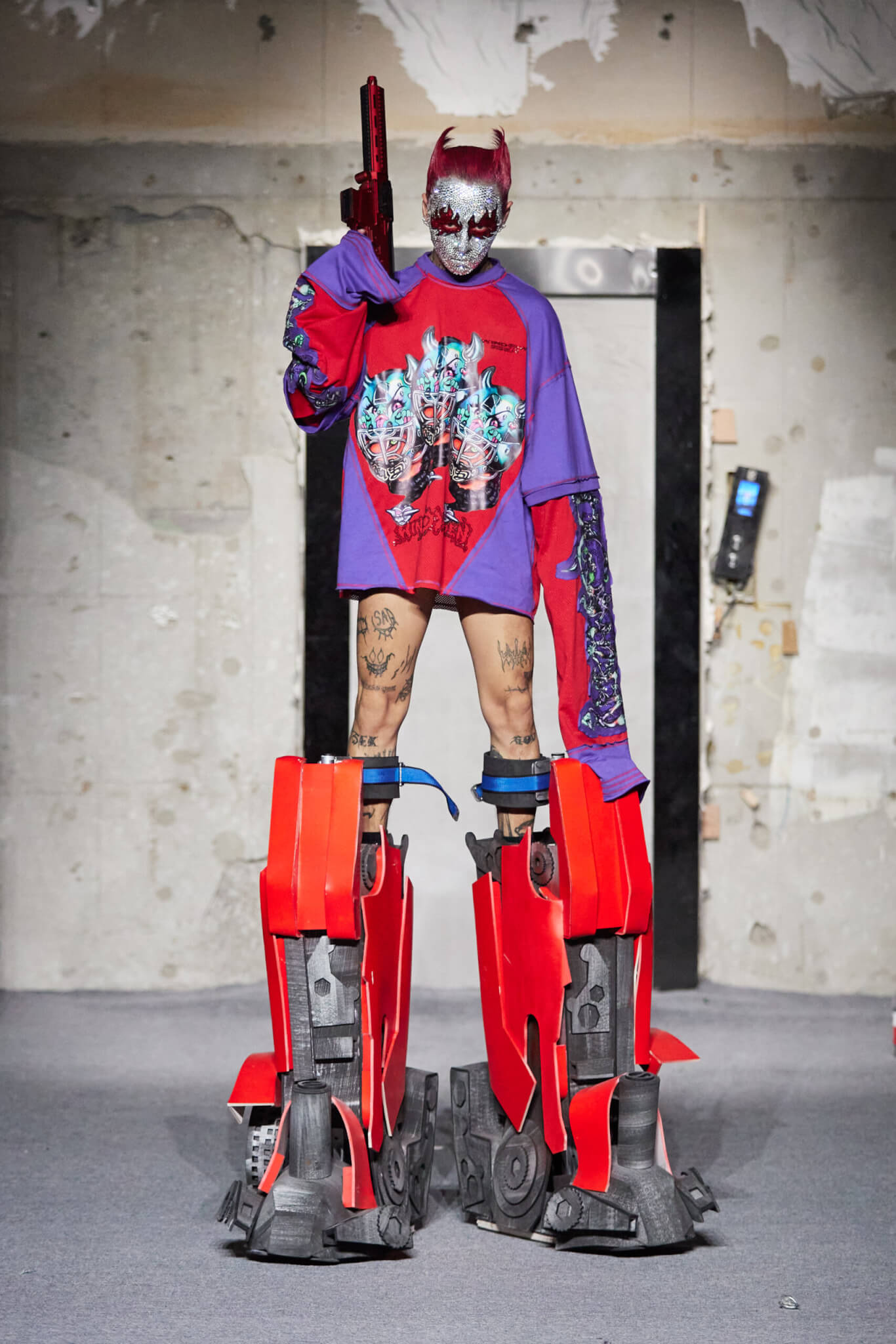Il futuro è un paradiso immaginario: intervista a Sensen Lii, designer di WINDOWSEN - WINDOWSEN SS22 50 scaled - Gay.it