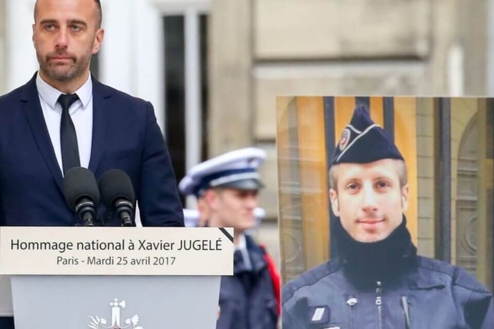 Xavier Jugelé, 5 anni fa ucciso a Parigi il poliziotto gay e attivista LGBT