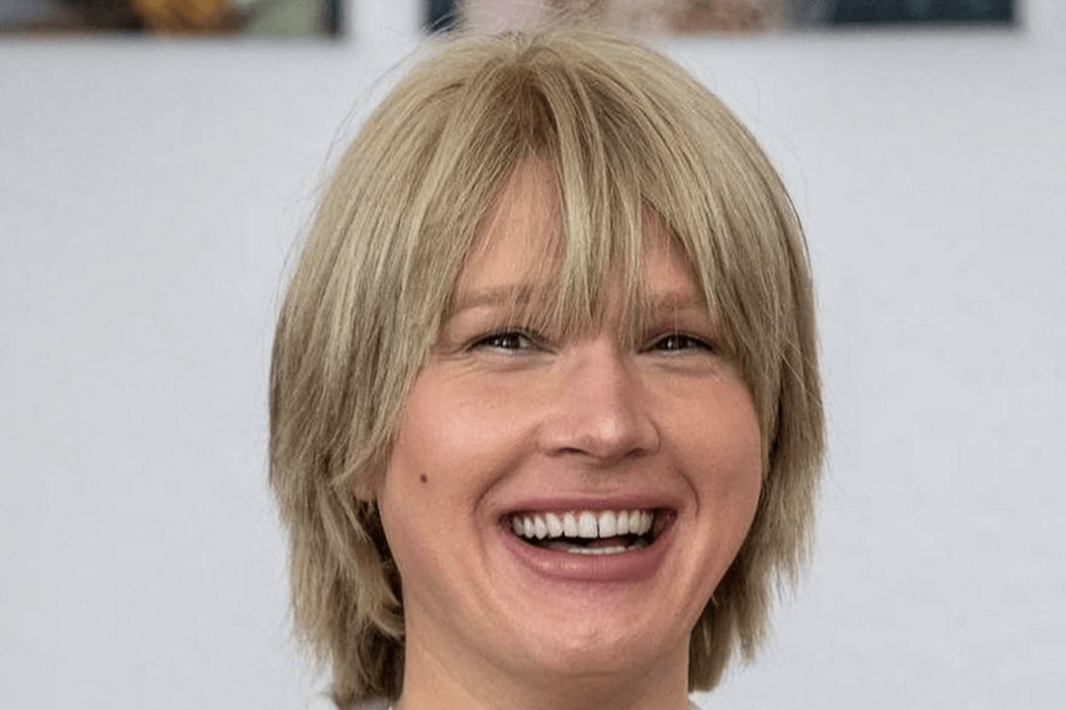 Zi Faámelu, l’incredibile storia della cantante trans ucraina scappata a nuoto dalle bombe