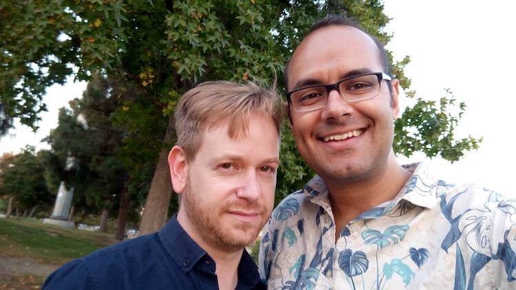 Attacco omofobo a coppia di papà gay: “Siete un abominio”
