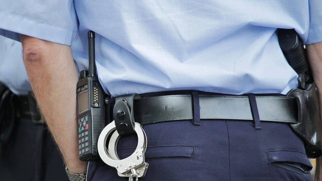 Arrestati zio e nipote, adescavano e rapinavano sulle chat gay
