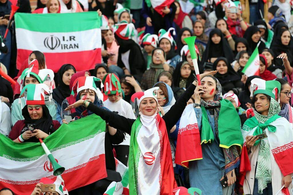 Divieto donne allo stadio Iran Gay.it