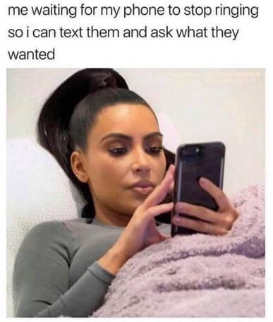 Kim e l'inseparabile smartphone
