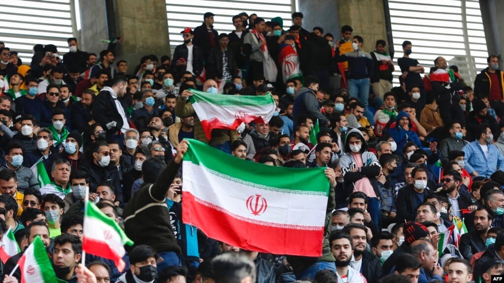 Divieto donne allo stadio Iran Gay.it