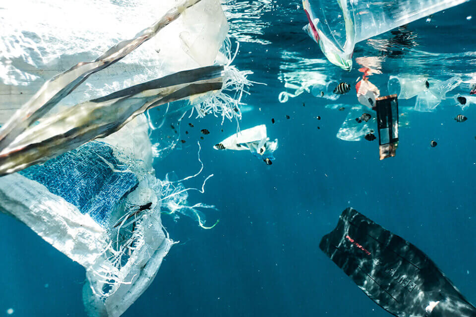 Basta plastica nel Mediterraneo, i pescatori potranno recuperarla dal mare