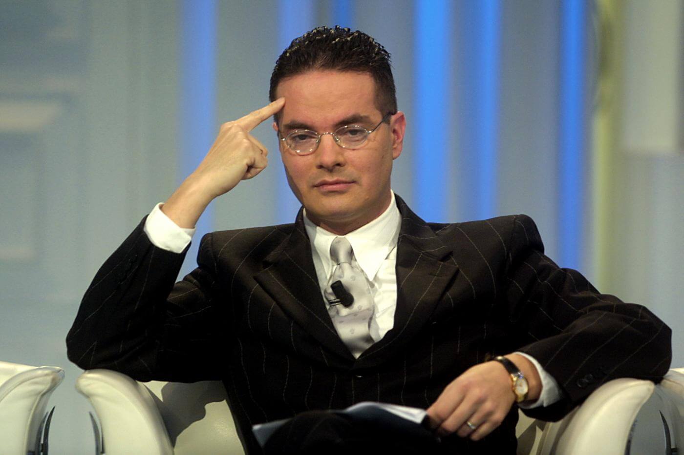 Klaus Davi su infanzia e bullismo: "Non mi rivedo come gay vittima"