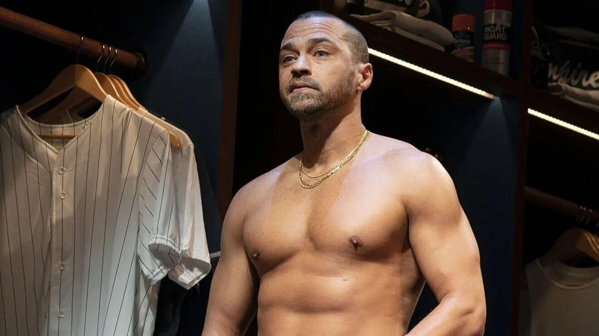 Jesse Williams nudo a Broadway: tra isteria e oggettificazione
