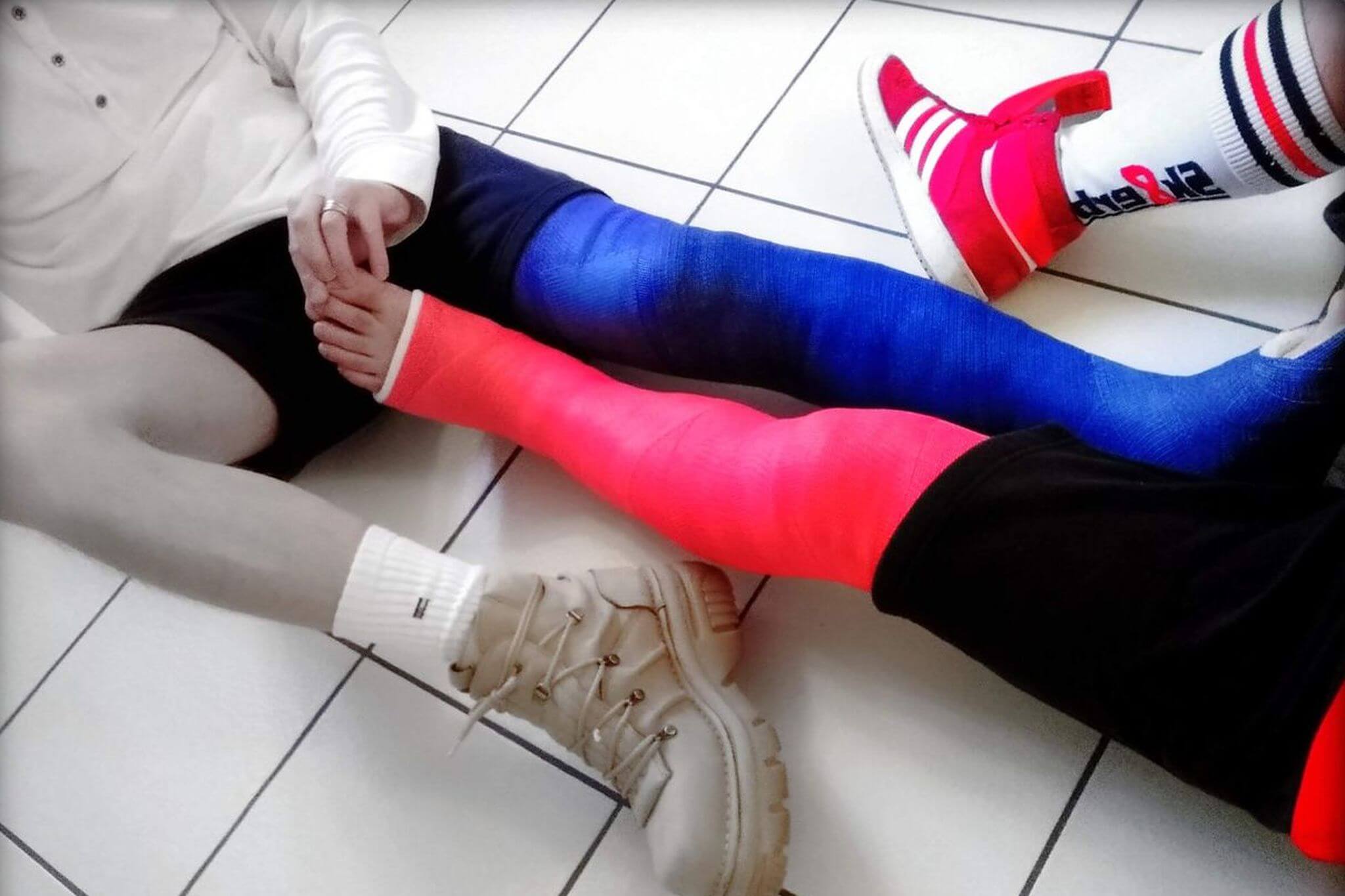 Cast fetish: il bondage per chi ama il gesso ortopedico - Intervista a The Gay Skater Caster - 2019 01 llwc 03 - Gay.it