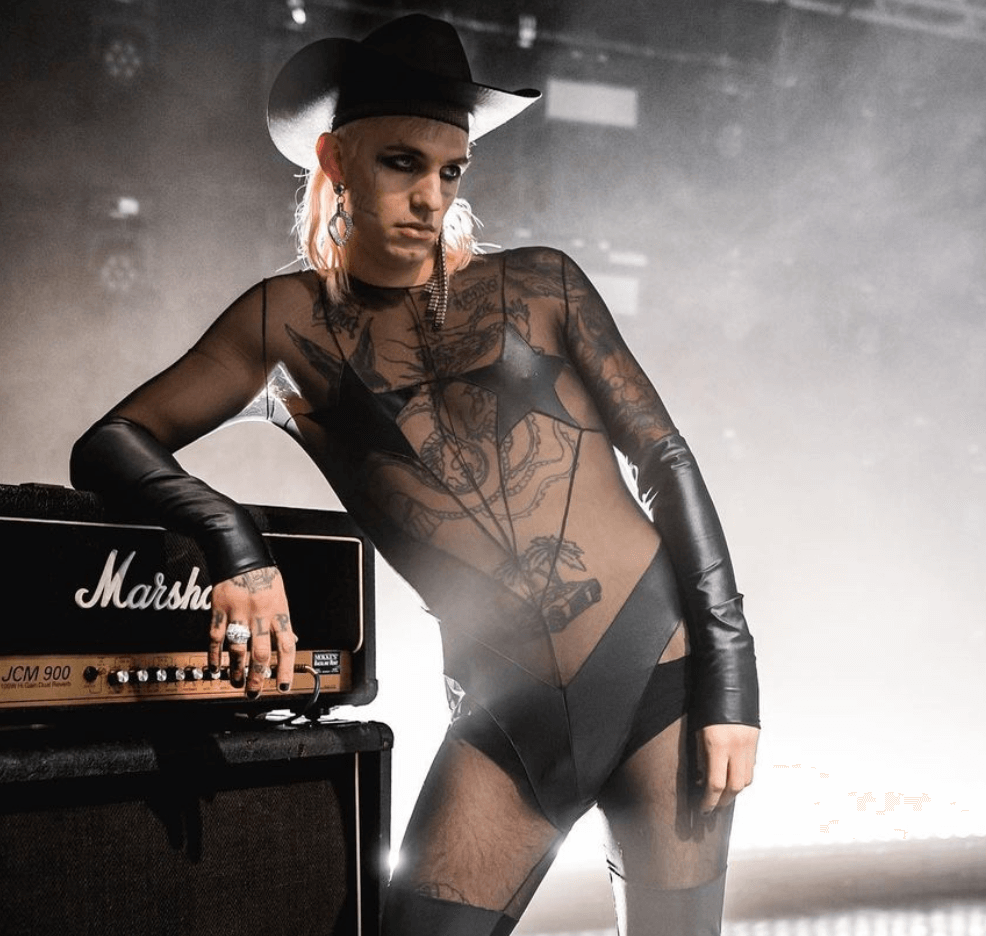 Eurovision 2022, stasera Achille Lauro cowboy fluido in pizzo nero con San Marino. Le prove video di Stripper - Achille Lauro Stripper - Gay.it