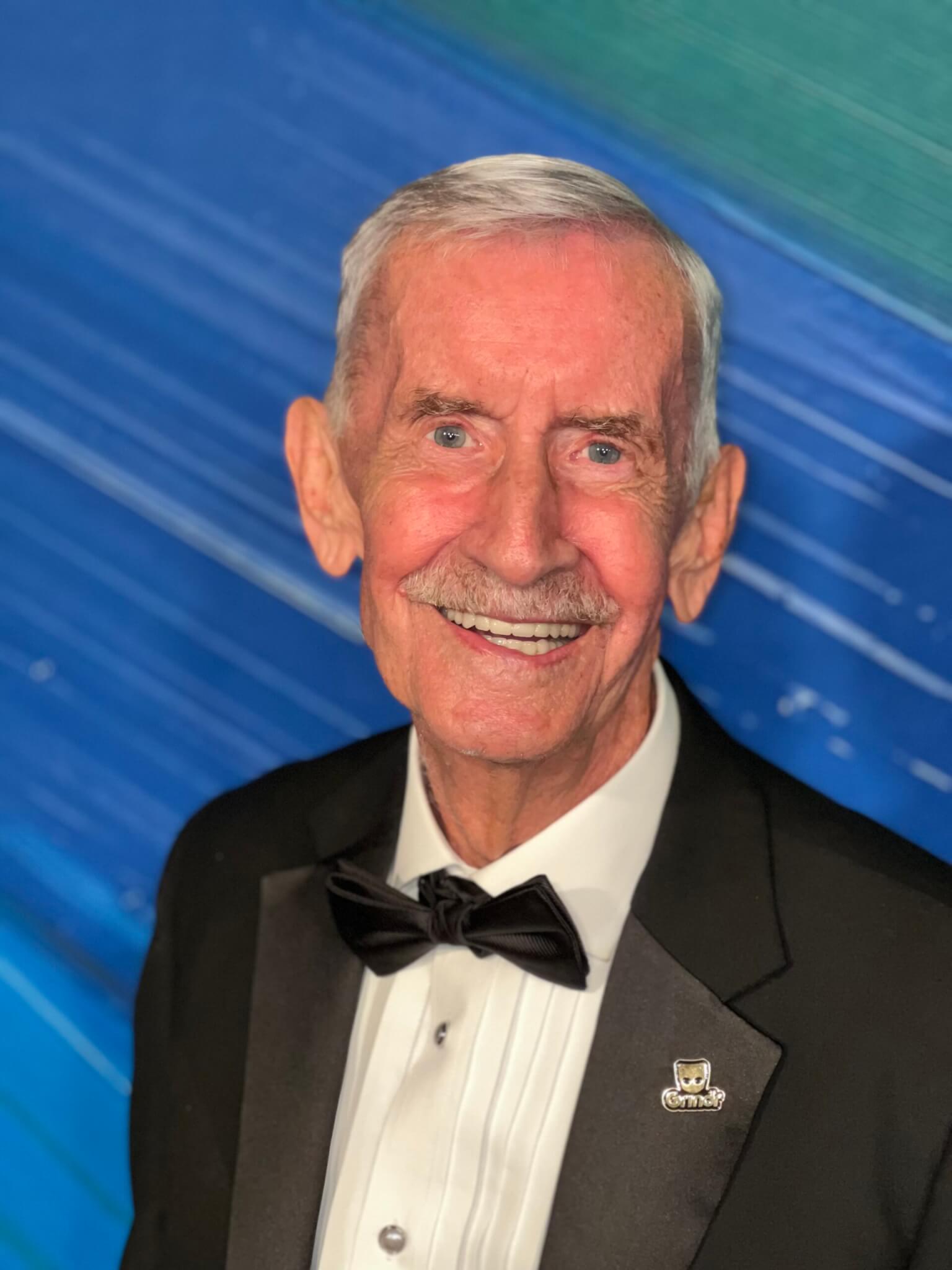 "Old Gays": vecchi, gay e mattatori dei social - Intervista - Bill Lyons Dressed Up scaled - Gay.it