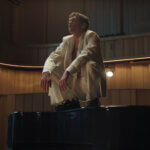 Blanco in Valentino nel video "Brividi" con Mahmood - Regia Attilio Cusani - Thumbnail