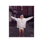 Blanco in Valentino di PierPaolo Piccioli Michael - foto Bailey Gates - styling Joe McKenna - Thumbnail