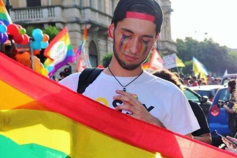 Catania, attivista Arcigay aggredito con un cacciavite al grido "Ci sono troppi fr*ci" - Catania attivista Arcigay aggredito - Gay.it