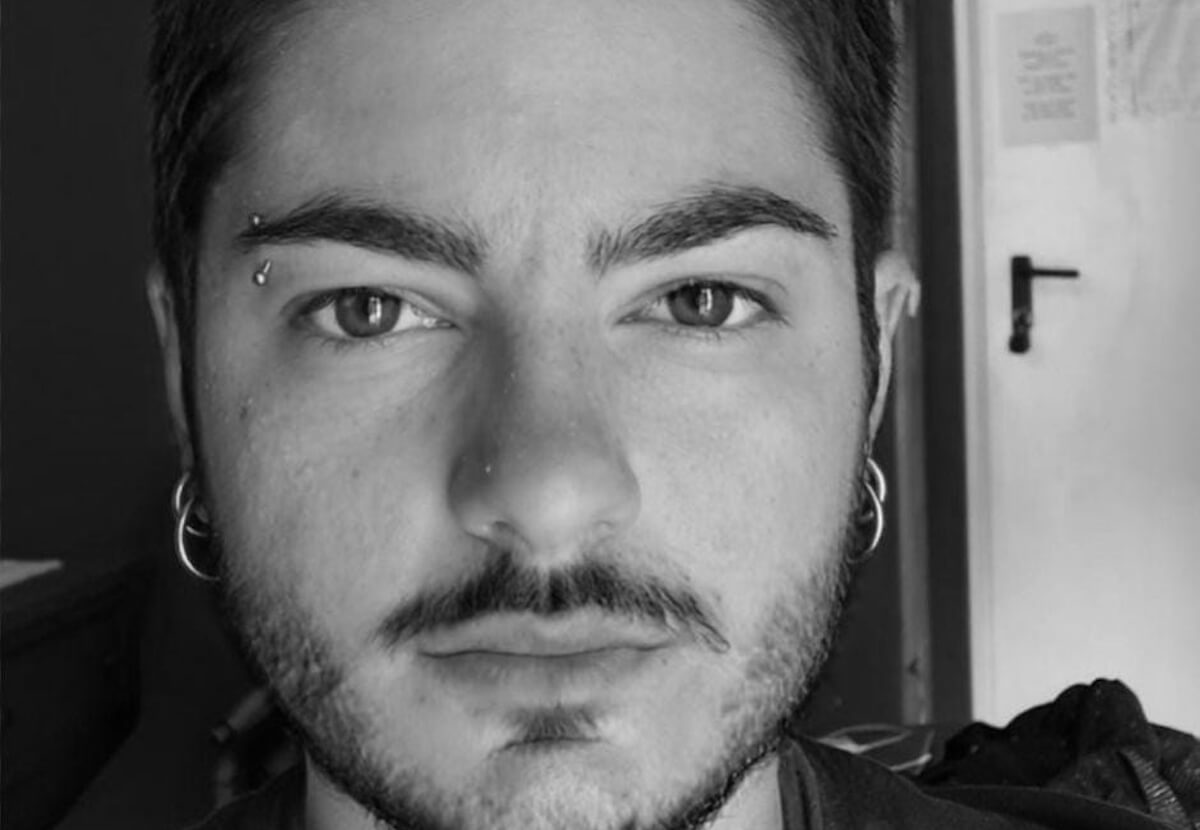 Frosinone, ragazzo trans “perde” il reddito di cittadinanza dopo il cambio nome: “Ma sono sempre io”