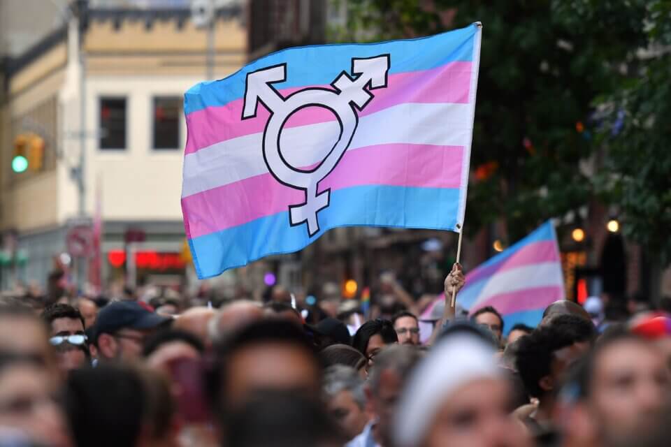 Sterilizzazione e oppressione: le persone trans chiedono un compenso alla Germania