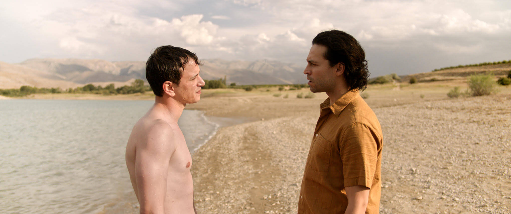 Cannes 2022, ecco tutti i film in gara per la Queer Palm 2022 - KURAK GÜNLER BURNING DAYS - Gay.it