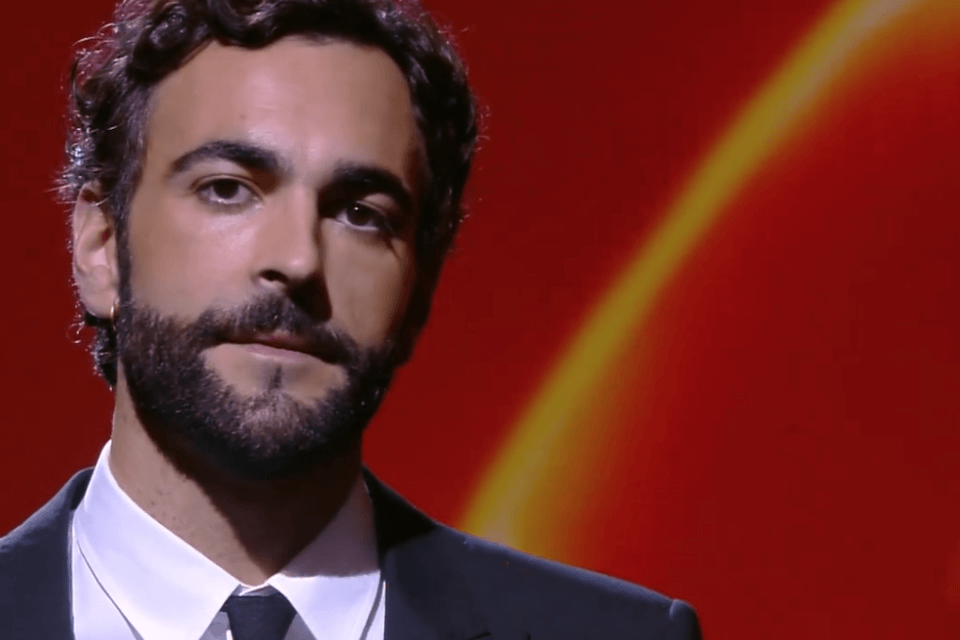 Marco Mengoni e il monologo a Le Iene: “Facile essere scortesi, chi è sempre gentile è una specie di supereroe” – VIDEO