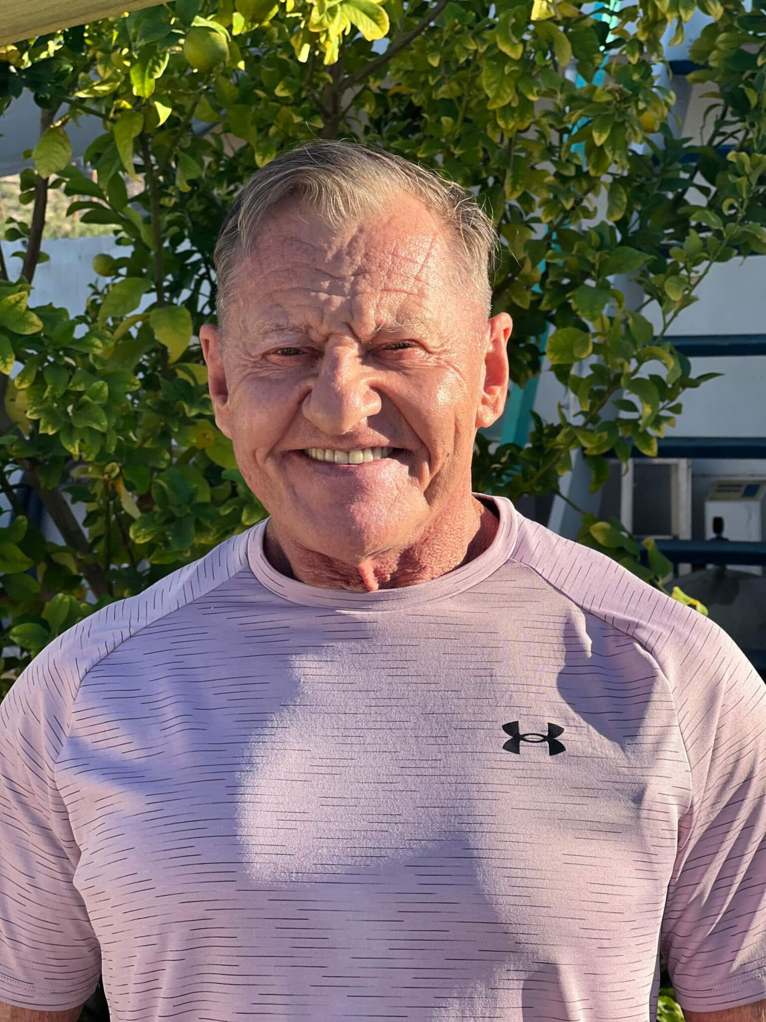 "Old Gays": vecchi, gay e mattatori dei social - Intervista - Mick Peterson Poolside scaled - Gay.it