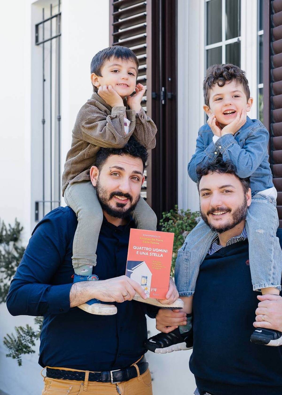 Quattro Uomini e una Stella, intervista ai Papà per Scelta: "Siamo solo 2 genitori che amano i propri figli" - QUUS PAPAPERSCELTA 4 © Victoria Savruk 2 2 - Gay.it
