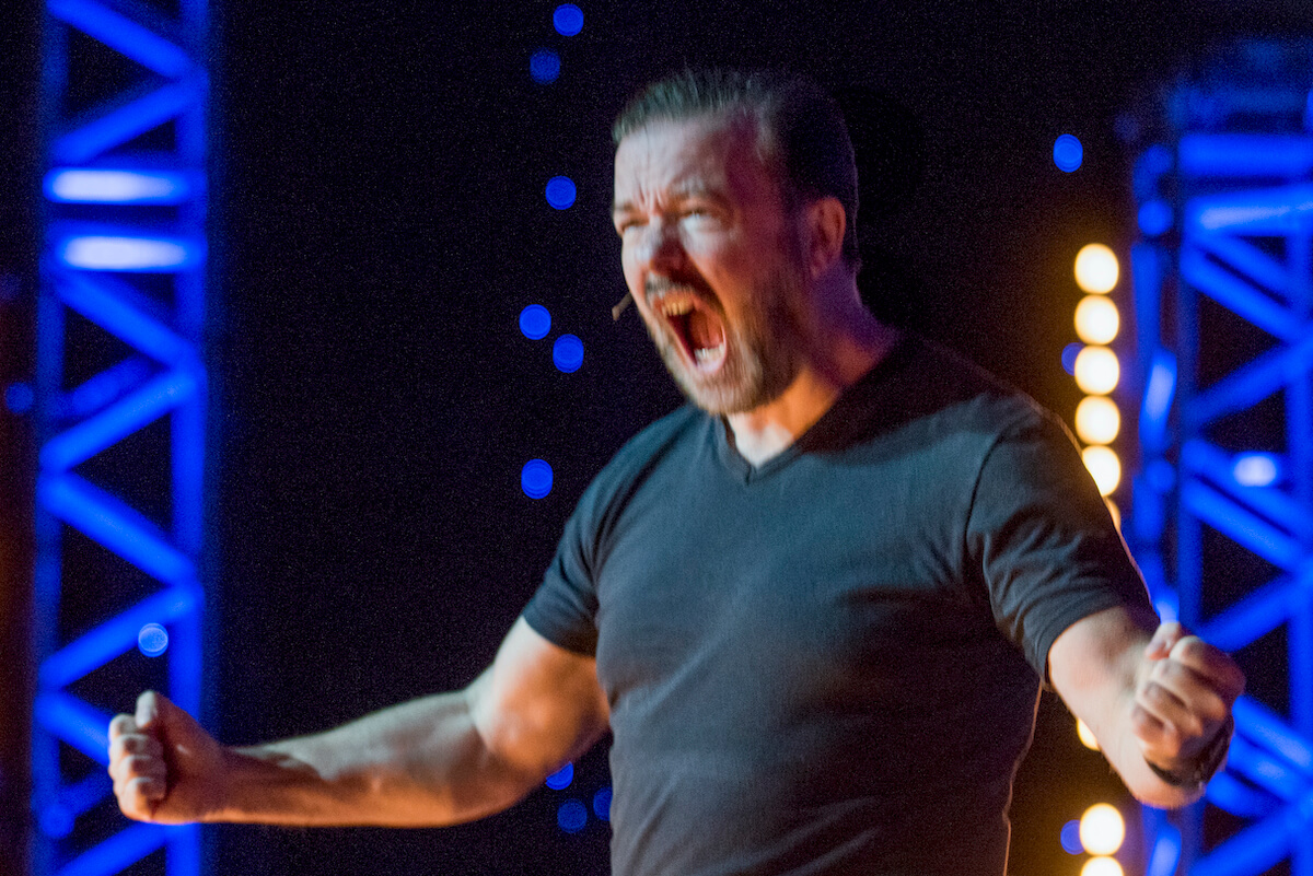 Netflix transfobica? Ted Sarandos sostiene Chappelle e Gervais: "Va difesa la libertà di espressione" - Ricky Gervais 3 - Gay.it