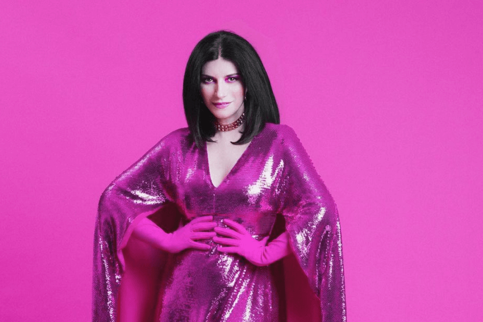 Eurovision 2022, Laura Pausini show tra balli sfrenati e un "Porca Vacca" in mondovisione - i video - Schermata 2022 05 11 alle 09.18.15 - Gay.it