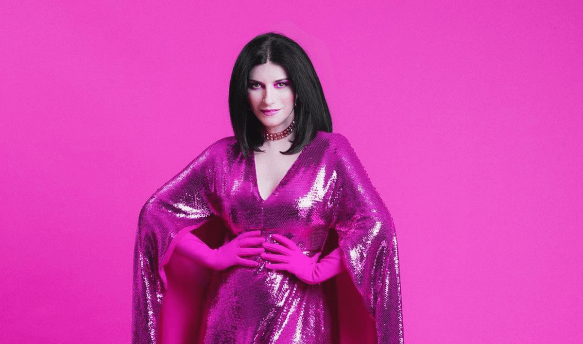Eurovision 2022, Laura Pausini show tra balli sfrenati e un “Porca Vacca” in mondovisione – i video