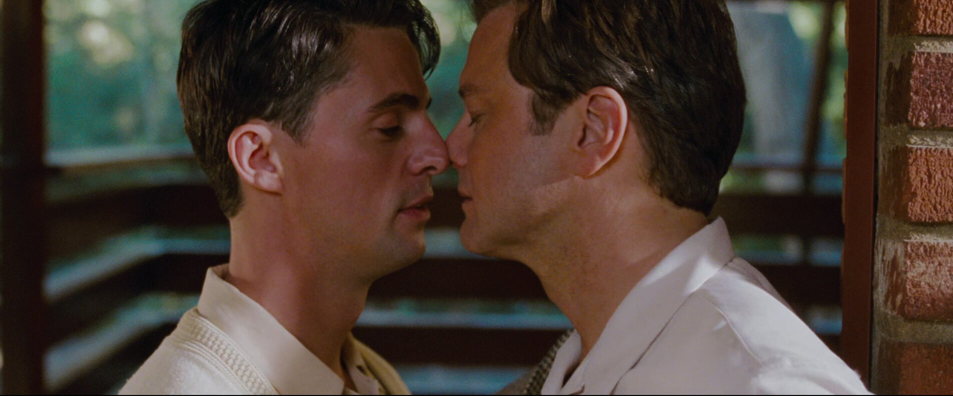 Rupert Everett: "Bisogna chiedersi perché ad Hollywood gli attori gay non possano interpretare ruoli etero" - a single man kiss - Gay.it