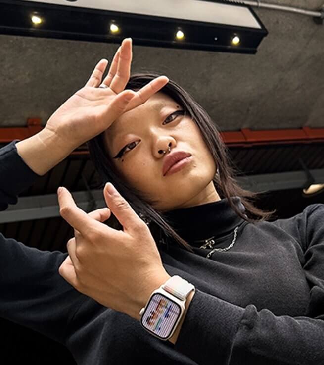 Apple Watch, arriva la nuova collezione Pride 2022 - apple watch series7 pride hero screen 1 - Gay.it