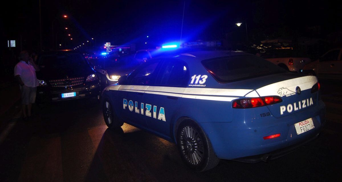 moglie lascia marito per un'altra donna, il padre la picchia