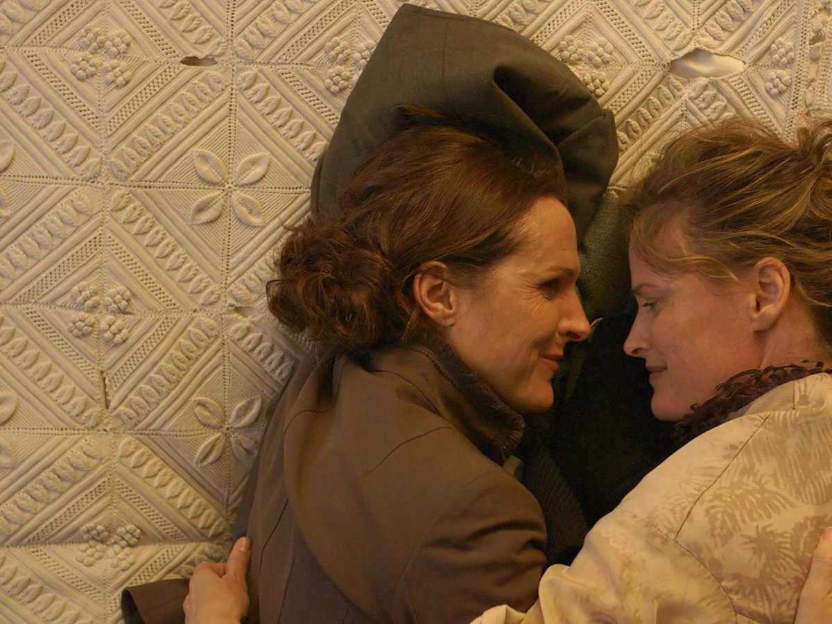 Emily Dickinson torna al cinema: riscoprendo una poetessa queer e ribelle