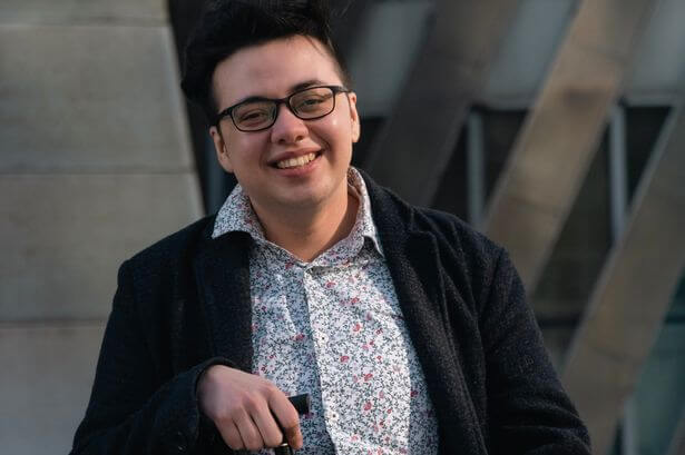 Julian Gray, il fumettista di storie d’amore queer e fantasy che non abbiamo mai avuto