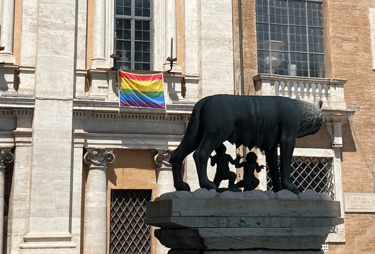 OmoBiTransfobia, i dati di Gay Help Line: "20.000 contatti in un anno, il 40% sono under 35" - roma campidoglio - Gay.it