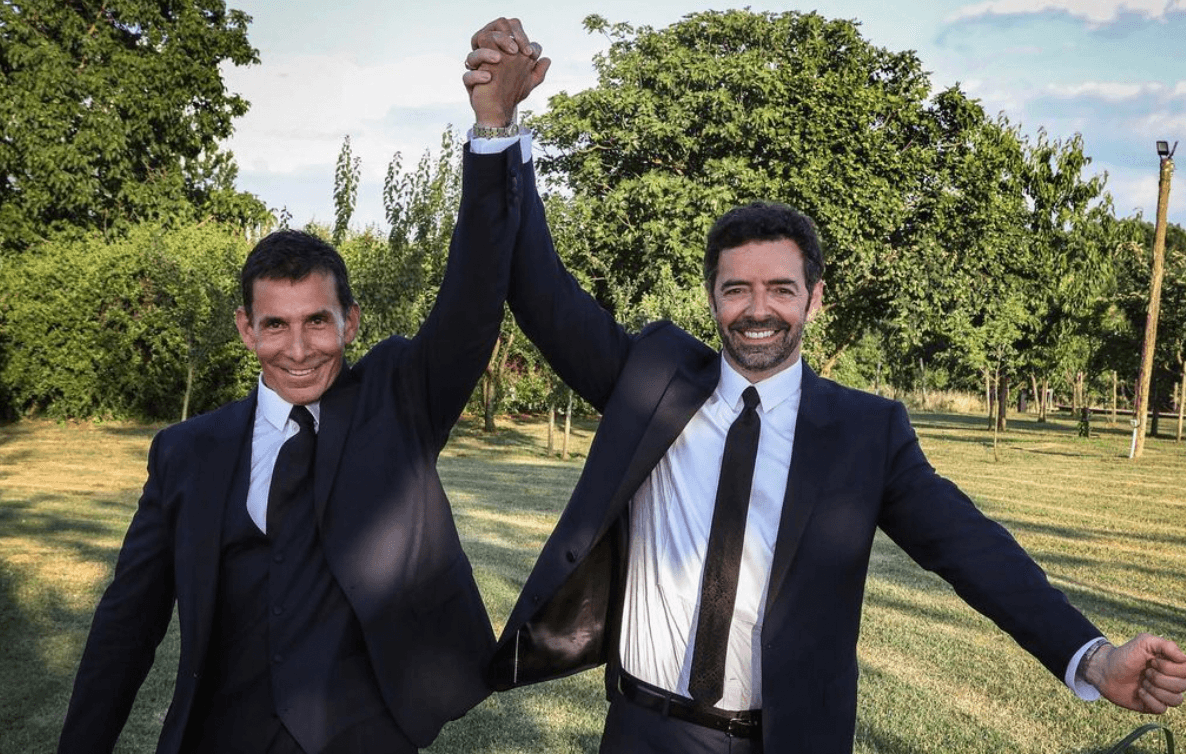 Non è mai troppo tardi, i più famosi coming out vip dopo i 40 anni - Alberto Matano e Riccardo Mannino sposi le foto social - Gay.it