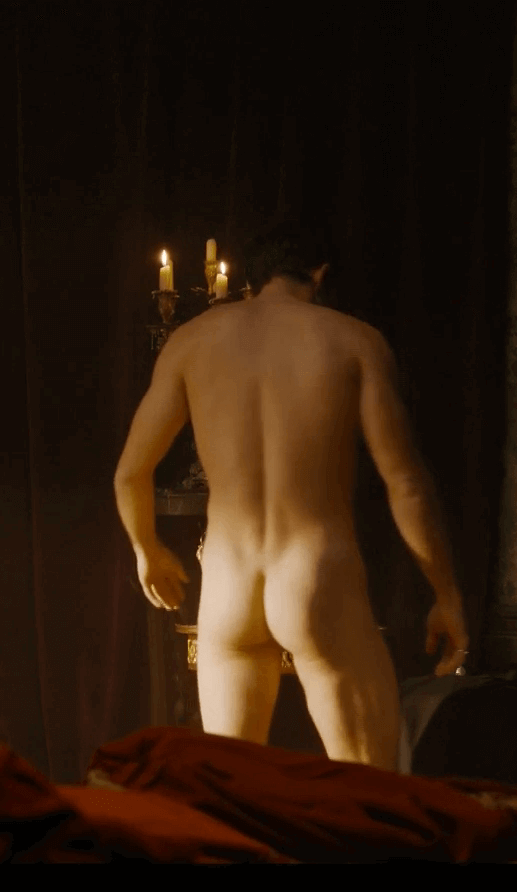 Uomini nudi nelle serie tv 2022: chi vince? - Bridgerton 2 Jonathan Bailey subito nudo nella prima puntata 2 - Gay.it
