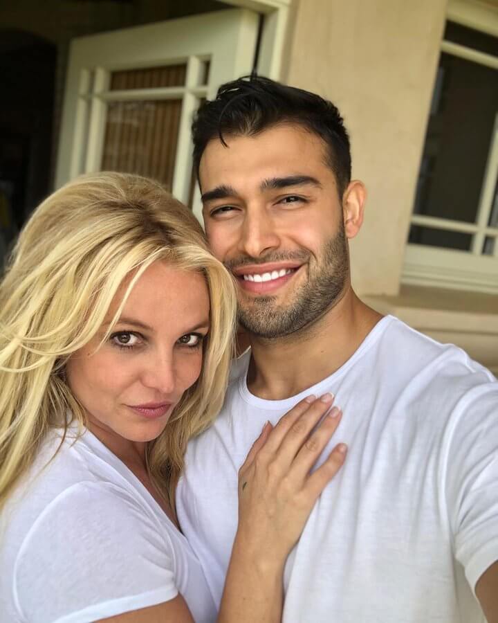 Britney Spears ha sposato Sam Asghari (e alle nozze è successo di tutto) - Britney Spears ha sposato Sam Asghari 3 3 - Gay.it