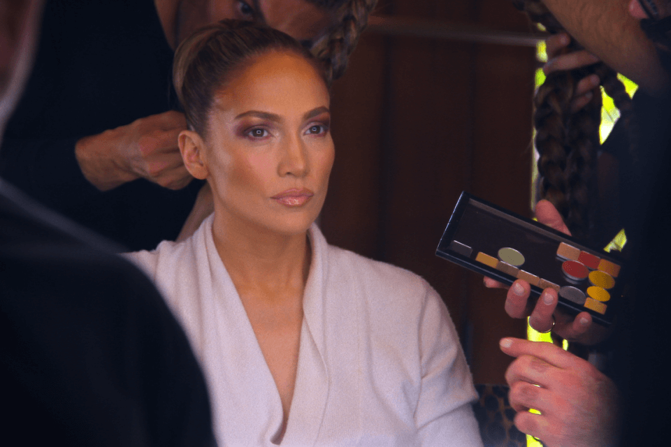 Jennifer Lopez presenta suə figliə Emme sul palco usando il pronome neutro – VIDEO
