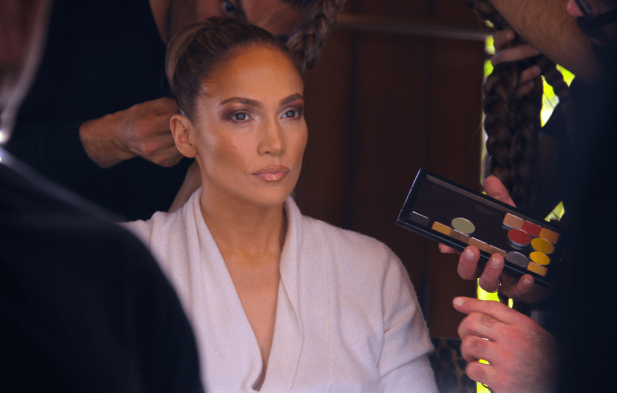 Jennifer Lopez presenta suə figliə Emme sul palco usando il pronome neutro – VIDEO