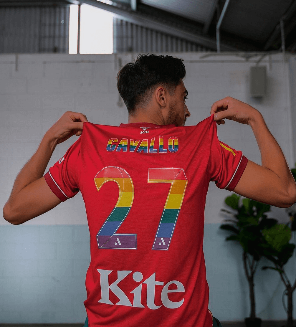 Qatar 2022, Josh Cavallo sogna i mondiali di calcio ma si chiede: "Posso mettere in pericolo la mia vita?" - Josh Cavallo Pride - Gay.it
