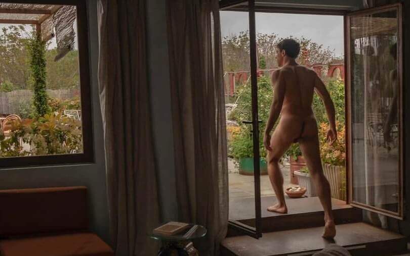 Uomini nudi nelle serie tv 2022: chi vince? - Le Fate Ignoranti Eduardo scarpetta nudo sul set della serie di Ferzan Ozpetek la foto social - Gay.it