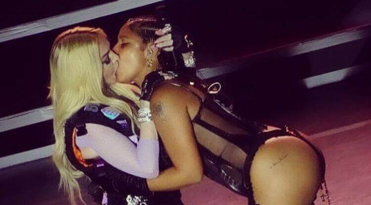 Madonna e Tokischa limonano sul palco del NYC Pride Week – IL VIDEO