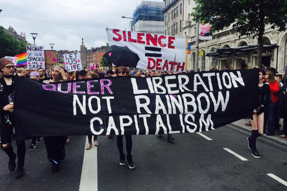 Pink Capitalism e Pride Month 2022: cos'è e perché dovresti evitarlo - Queer Liberation Not Rainbow Capitalism - Gay.it