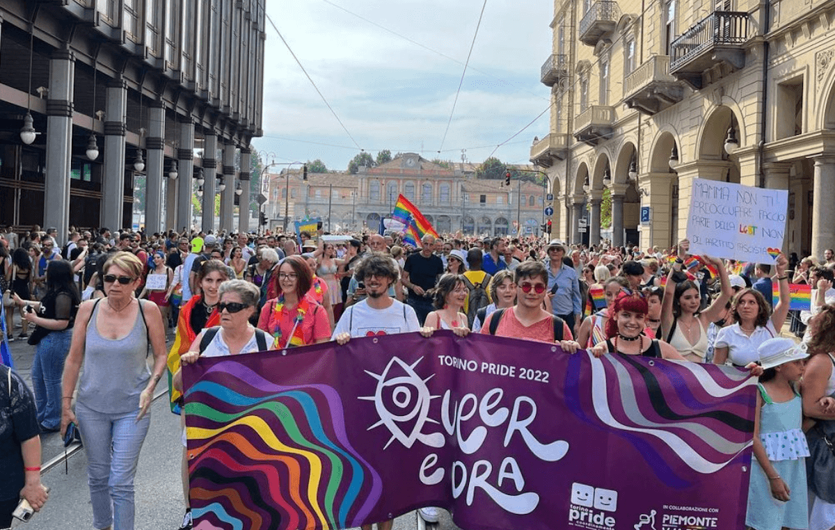 Onda Pride 2022, quasi 200.000 persone in piazza tra Torino, Lecco, Parma, Pesaro, Livorno e Varese